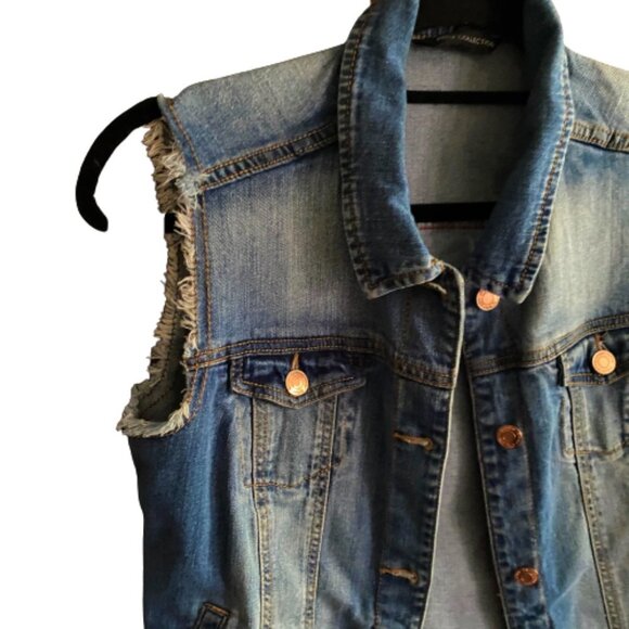 🌼host pick🌼 MNG distressed  frayed denim vest - Picture 3 of 13